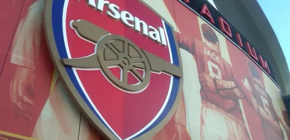 Arsenal club logo on stadium exterior wall