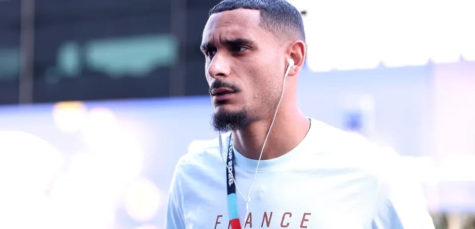 Player wearing headphones arriving at event venue