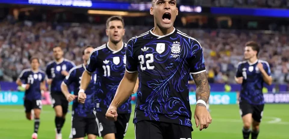 Argentinian players celebrating a goal on the field