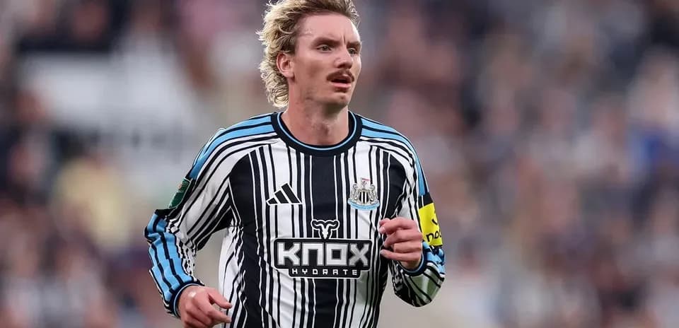 Player running in Newcastle United home kit