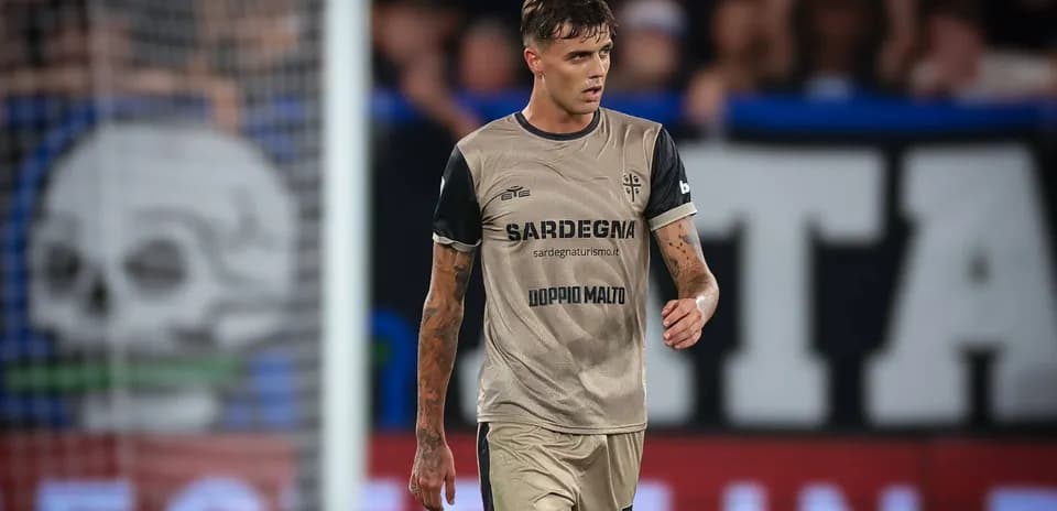 Player in beige kit walking on the pitch