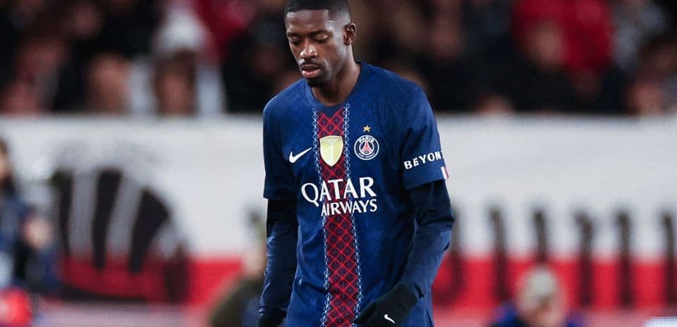 Player walking off the field in PSG jersey