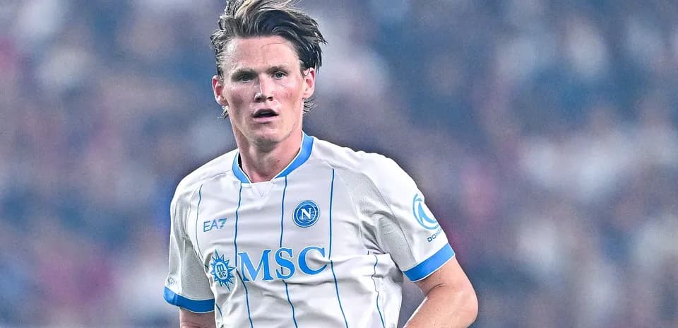 Player in Napoli jersey during match action