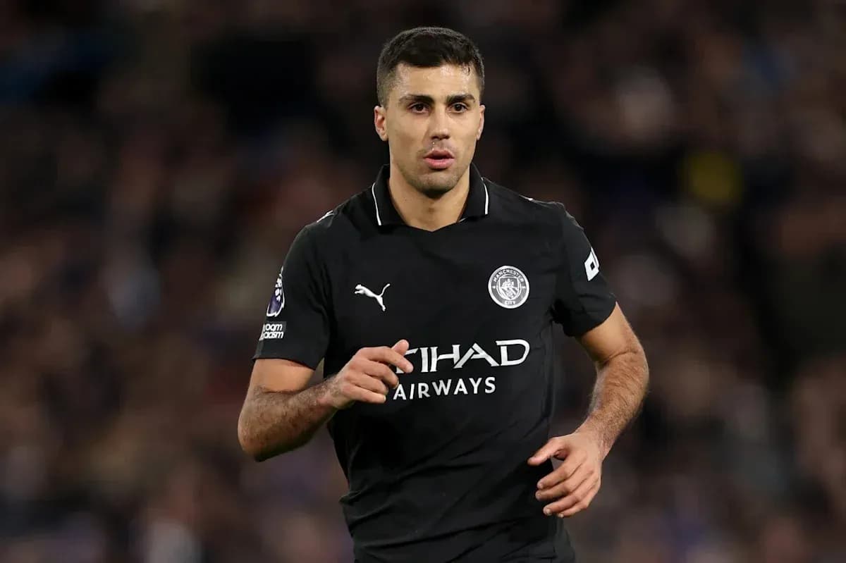 Player running in Manchester City black kit