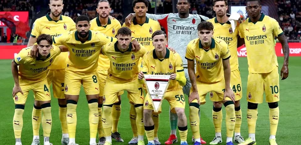 AC Milan team lineup before match
