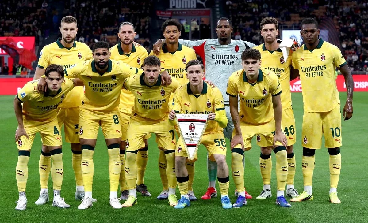 AC Milan team lineup before match