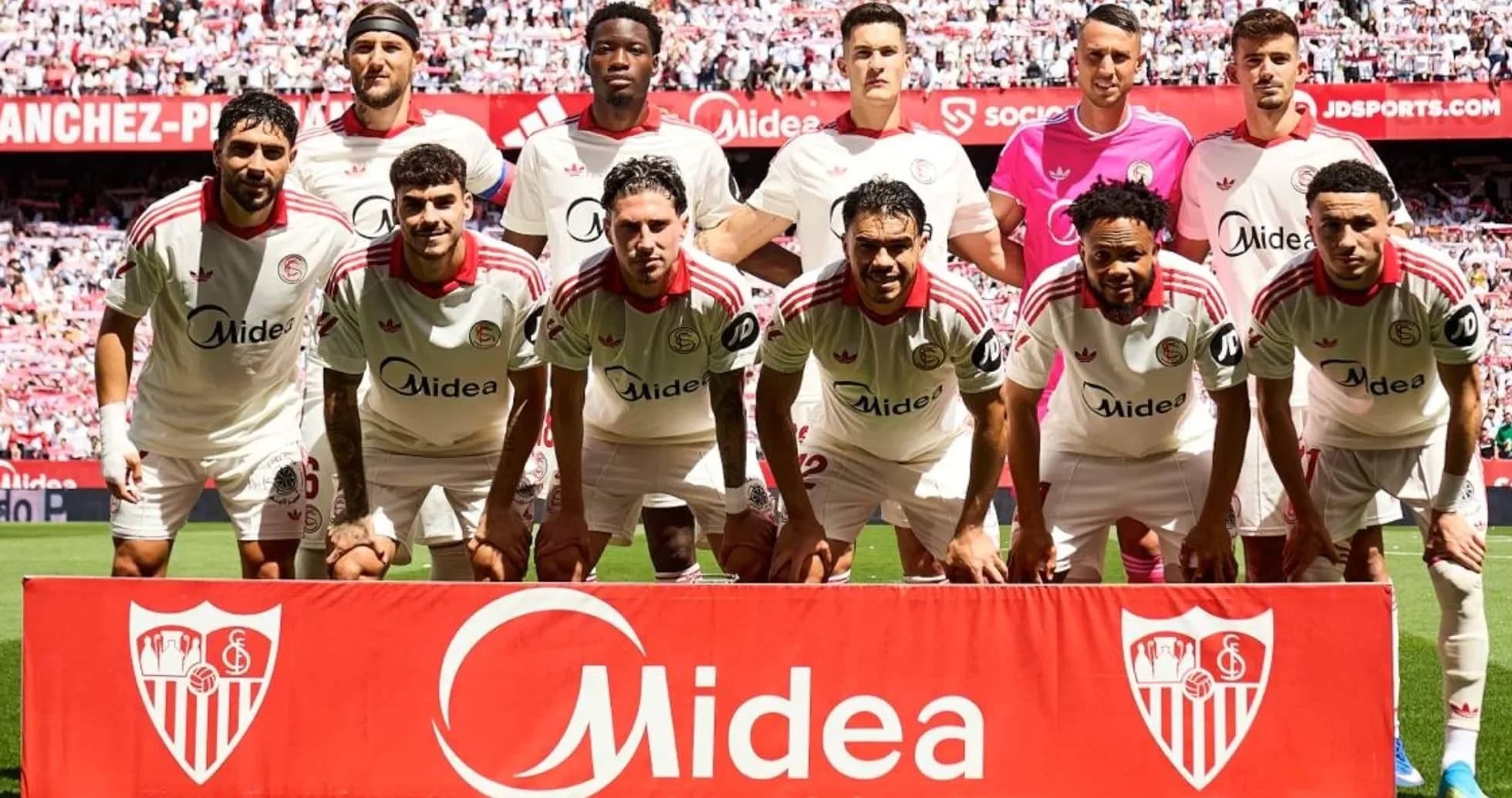 Sevilla team photo before La Liga match