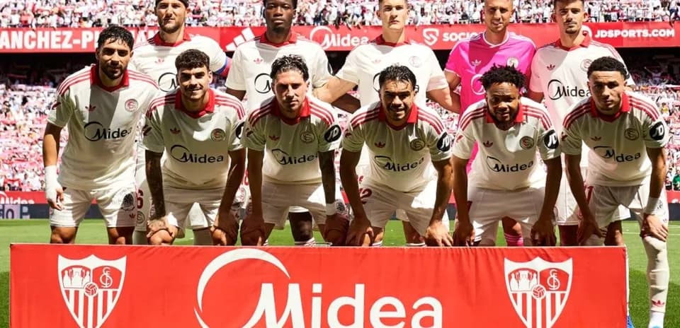 Sevilla team photo before La Liga match