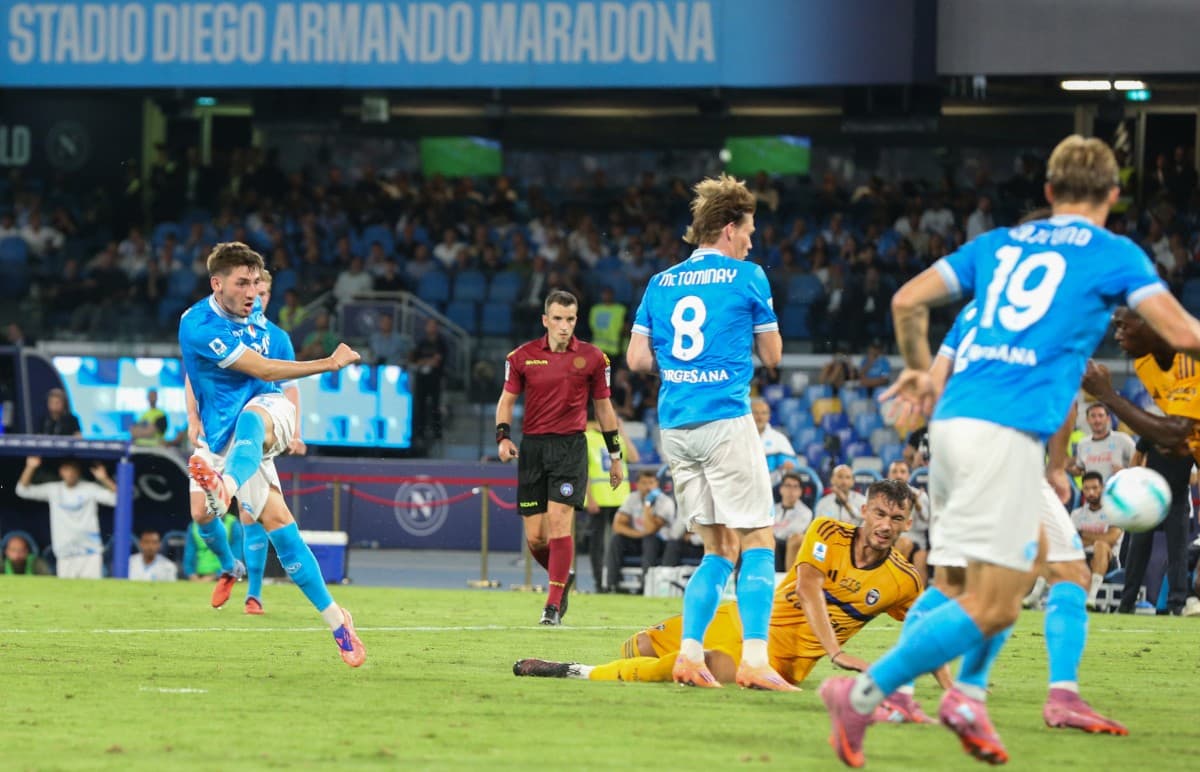 Napoli player taking a shot on goal
