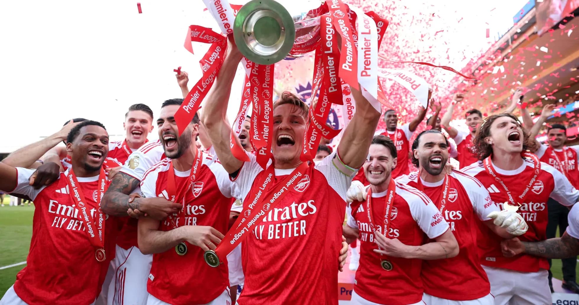 Arsenal players celebrating Premier League trophy victory