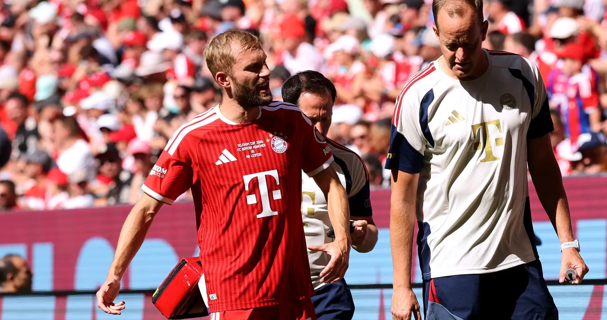 Bayern Munich players on the sidelines during match