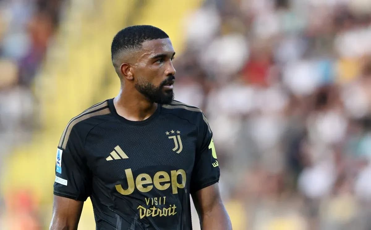 Juventus player in black jersey during match