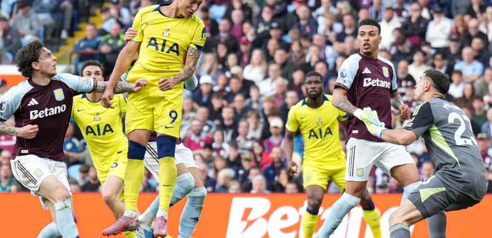 Richarlison heading the ball in Premier League match