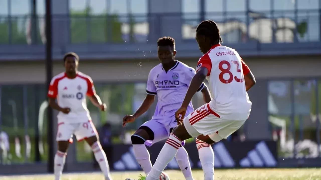Players competing during Toronto II vs Huntsville match