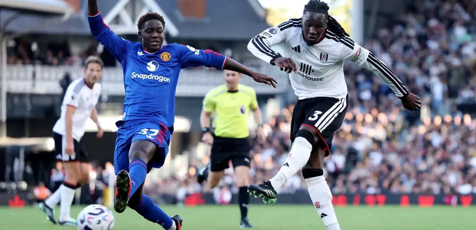 Fulham and Manchester United players competing for the ball