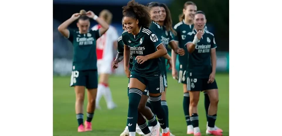 Real Madrid Women celebrating a goal