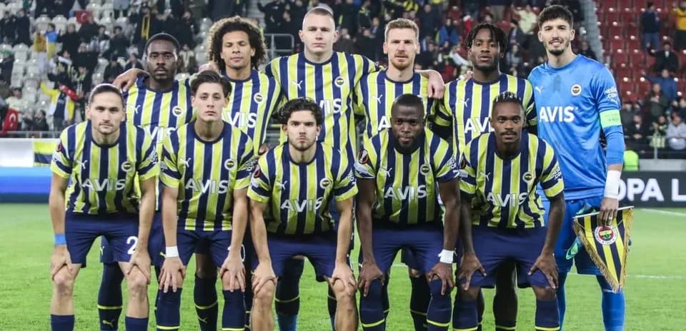 Fenerbahçe team lineup before the match