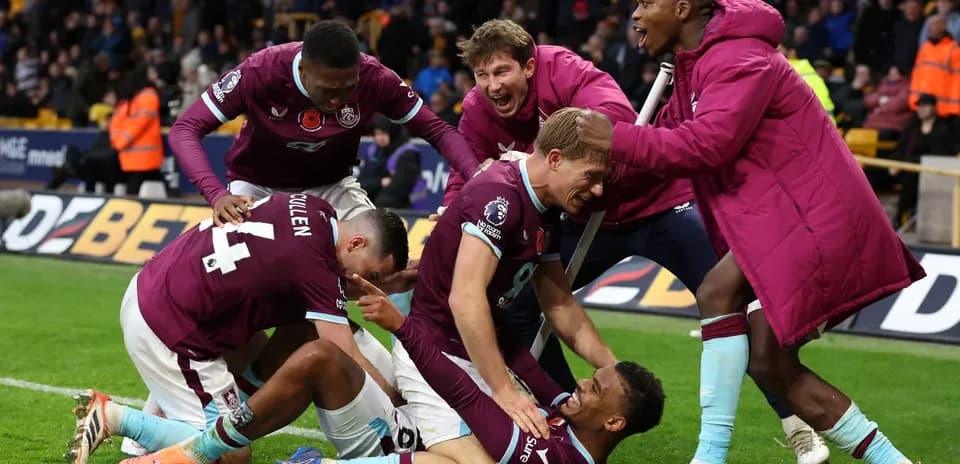 Burnley players celebrating a goal