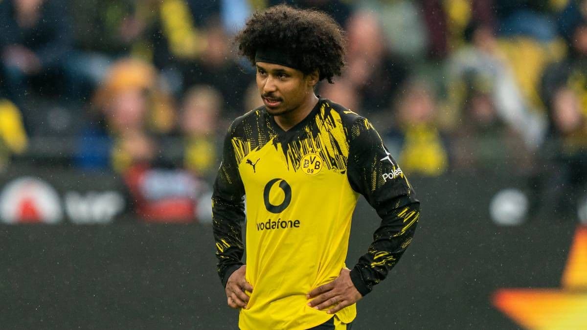 Player wearing Borussia Dortmund kit on field