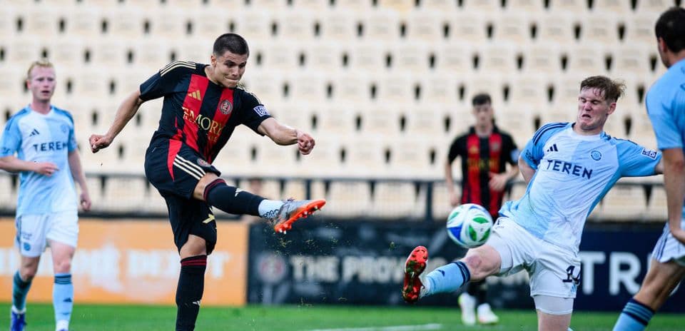 Player shooting the ball during Atlanta match