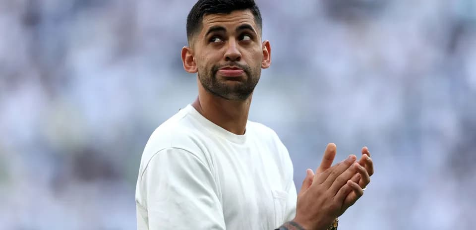 Player applauding during a match warm-up