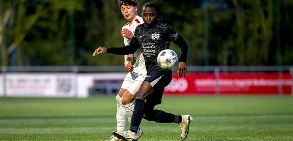 Player kicking the ball during Büderich match