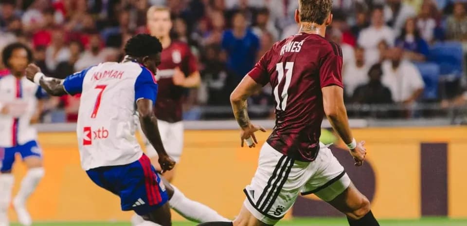 Lyon player competing against Sparta Praha
