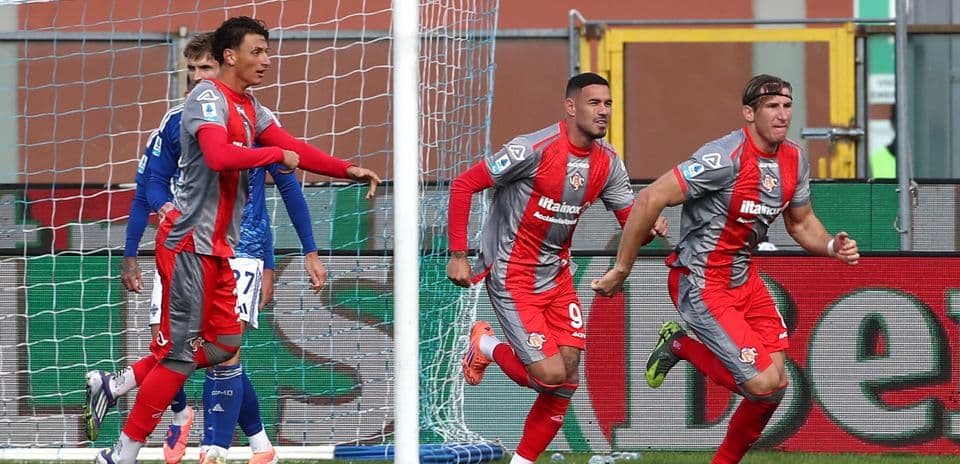 Players celebrating a goal during Cremonese match