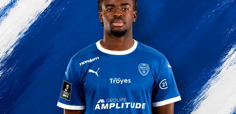 Player posing in blue ESTAC Troyes jersey