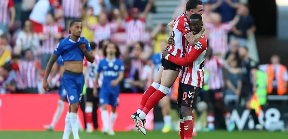 Sunderland players celebrating victory against Chelsea