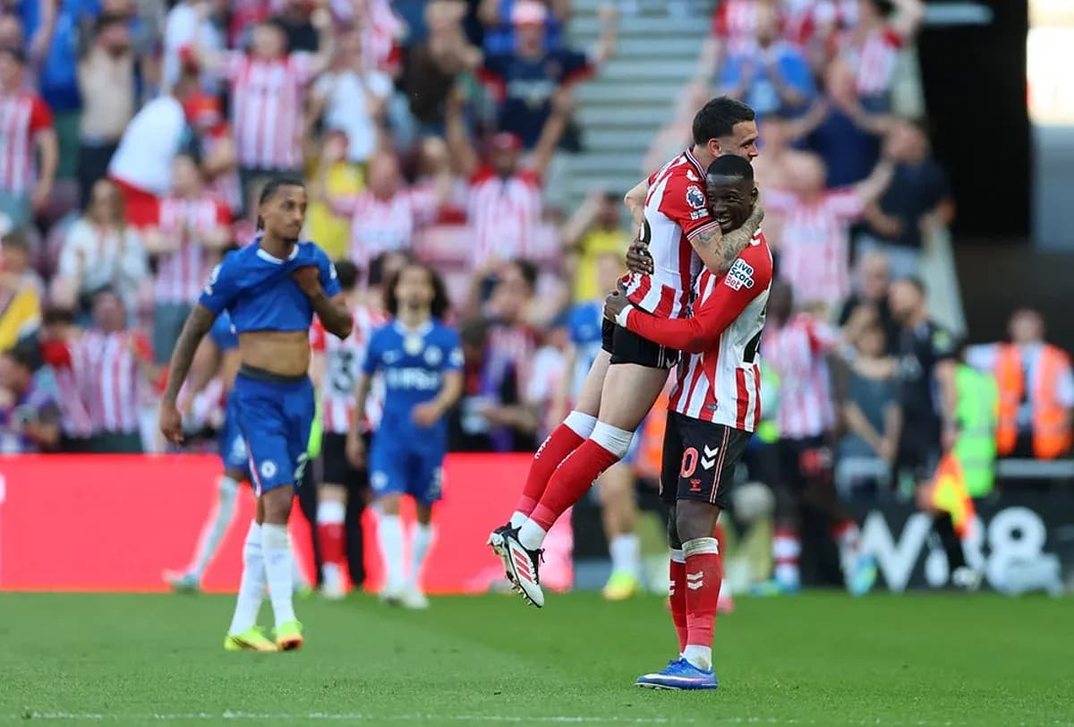 Sunderland players celebrating victory against Chelsea