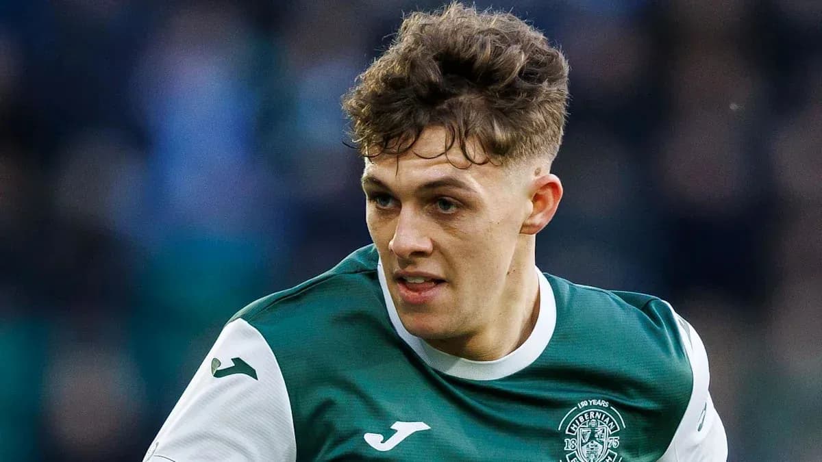Hibernian player in green kit during match