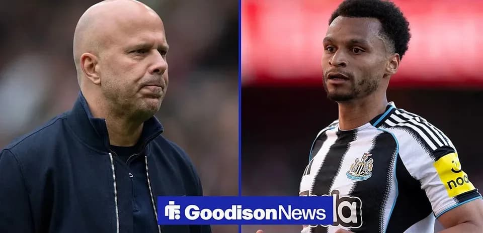 Coach and player from Newcastle United during match