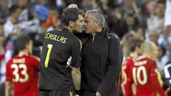 Iker Casillas speaking with José Mourinho after match