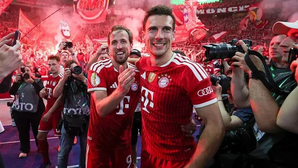 Bayern Munich players celebrating with fans after match