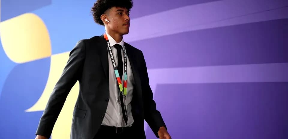 Player arriving in formal attire at event venue