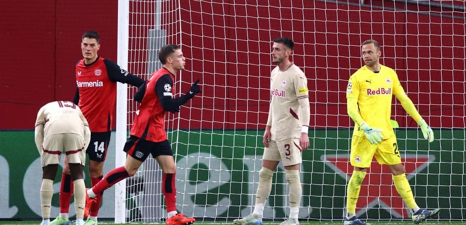 Bayer Leverkusen players celebrating a goal