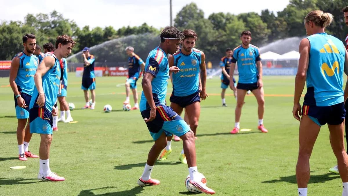 Spain national team training on the pitch
