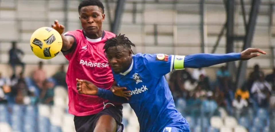 Players contesting for the ball during match