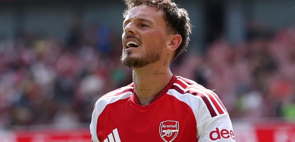 Player in Arsenal jersey during match action
