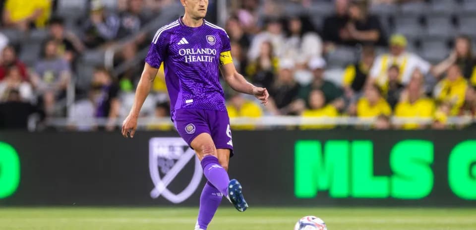 Orlando City II player preparing for a kick