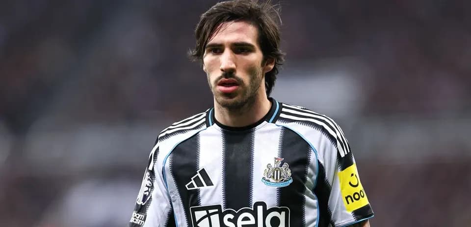 Player wearing Newcastle United jersey on the pitch
