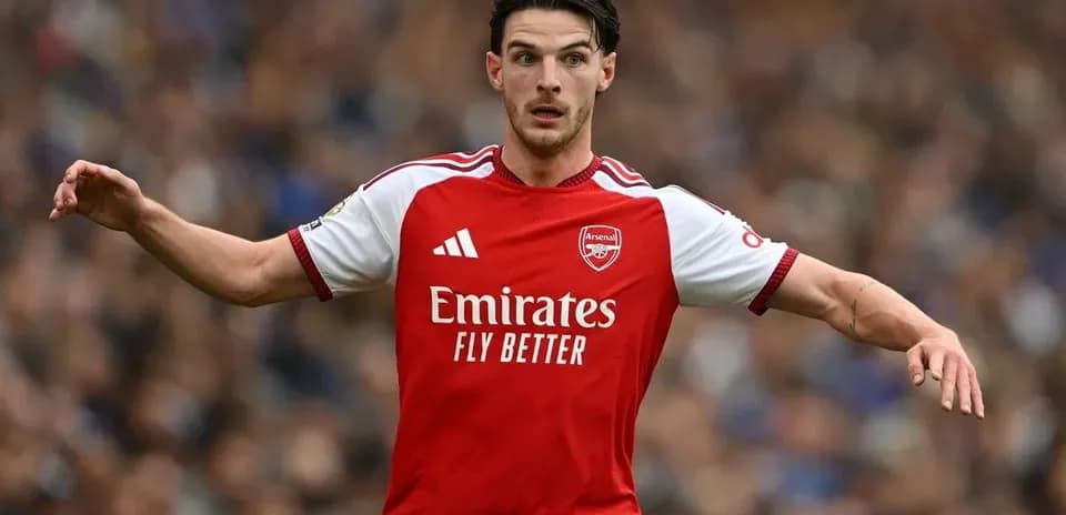 Player in Arsenal kit during match action