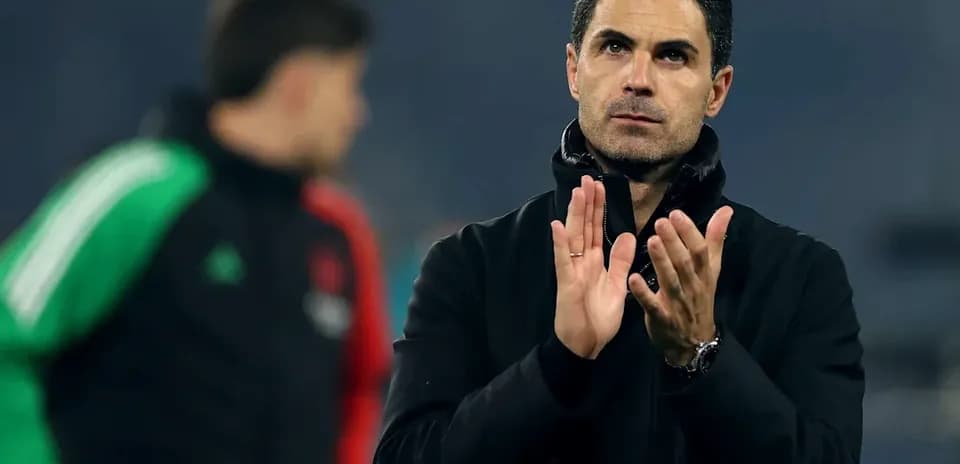 Coach applauding during training session