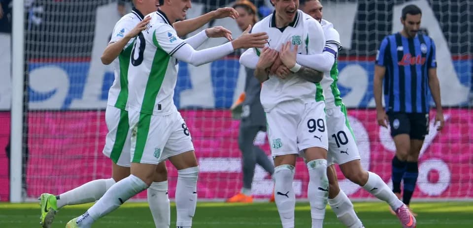 Sassuolo players celebrating a goal during match