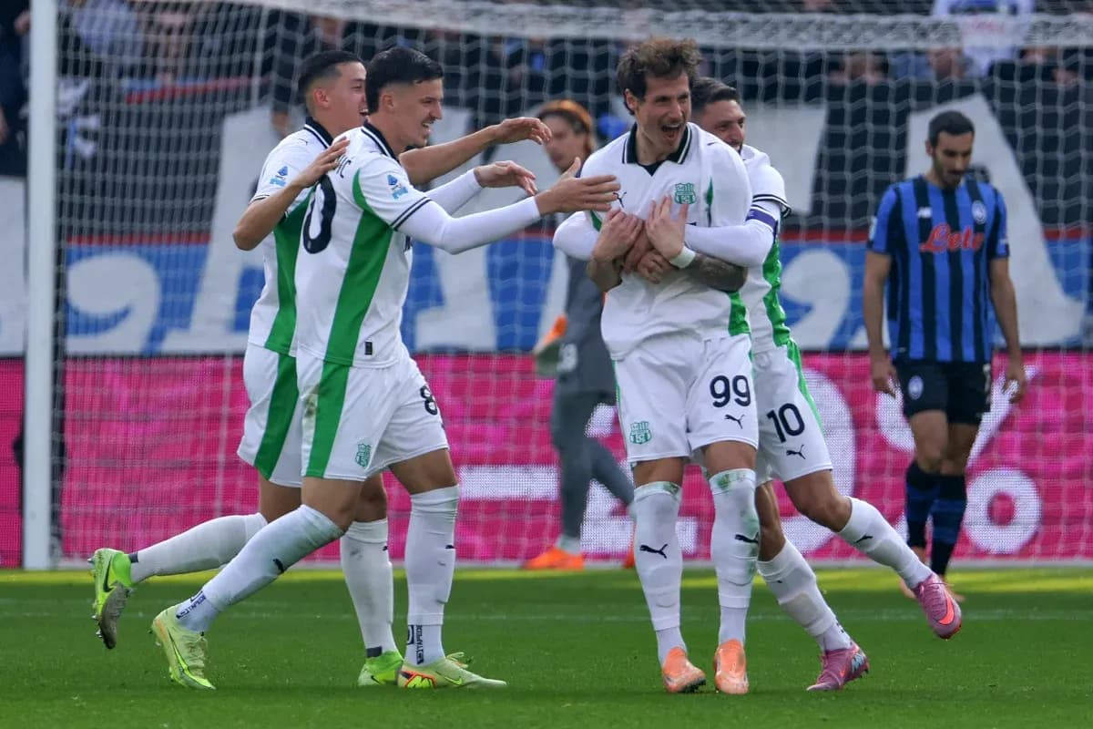 Sassuolo players celebrating a goal during match