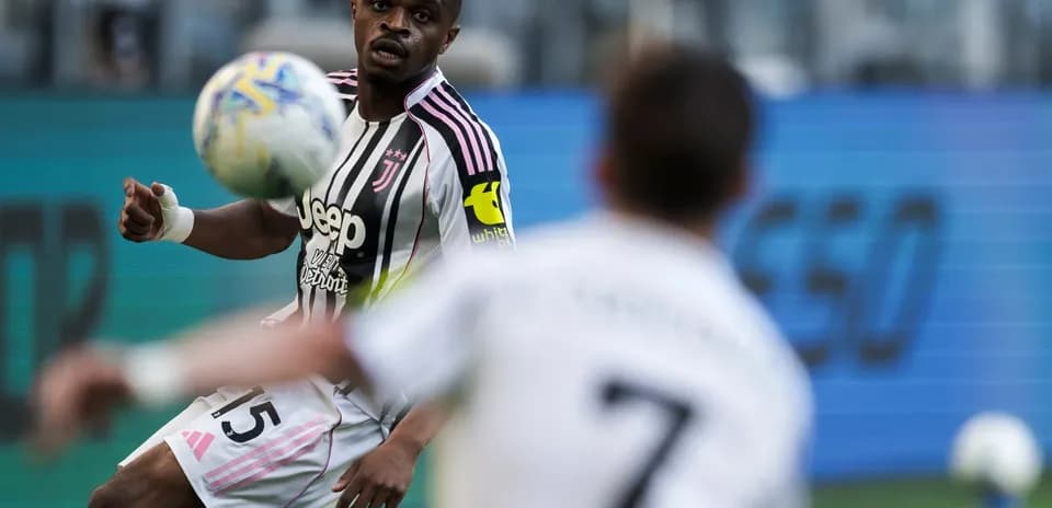 Juventus player receiving the ball during match