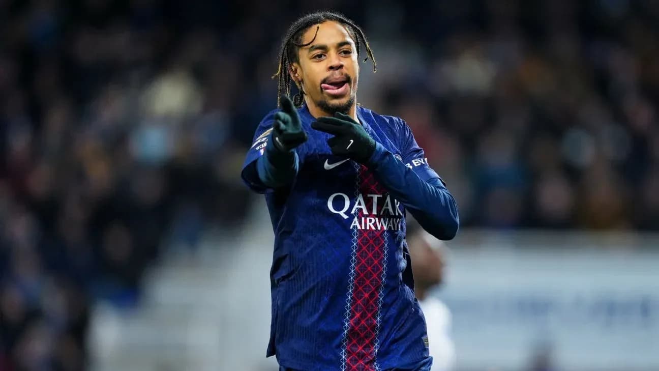 Player gesturing during match in PSG kit