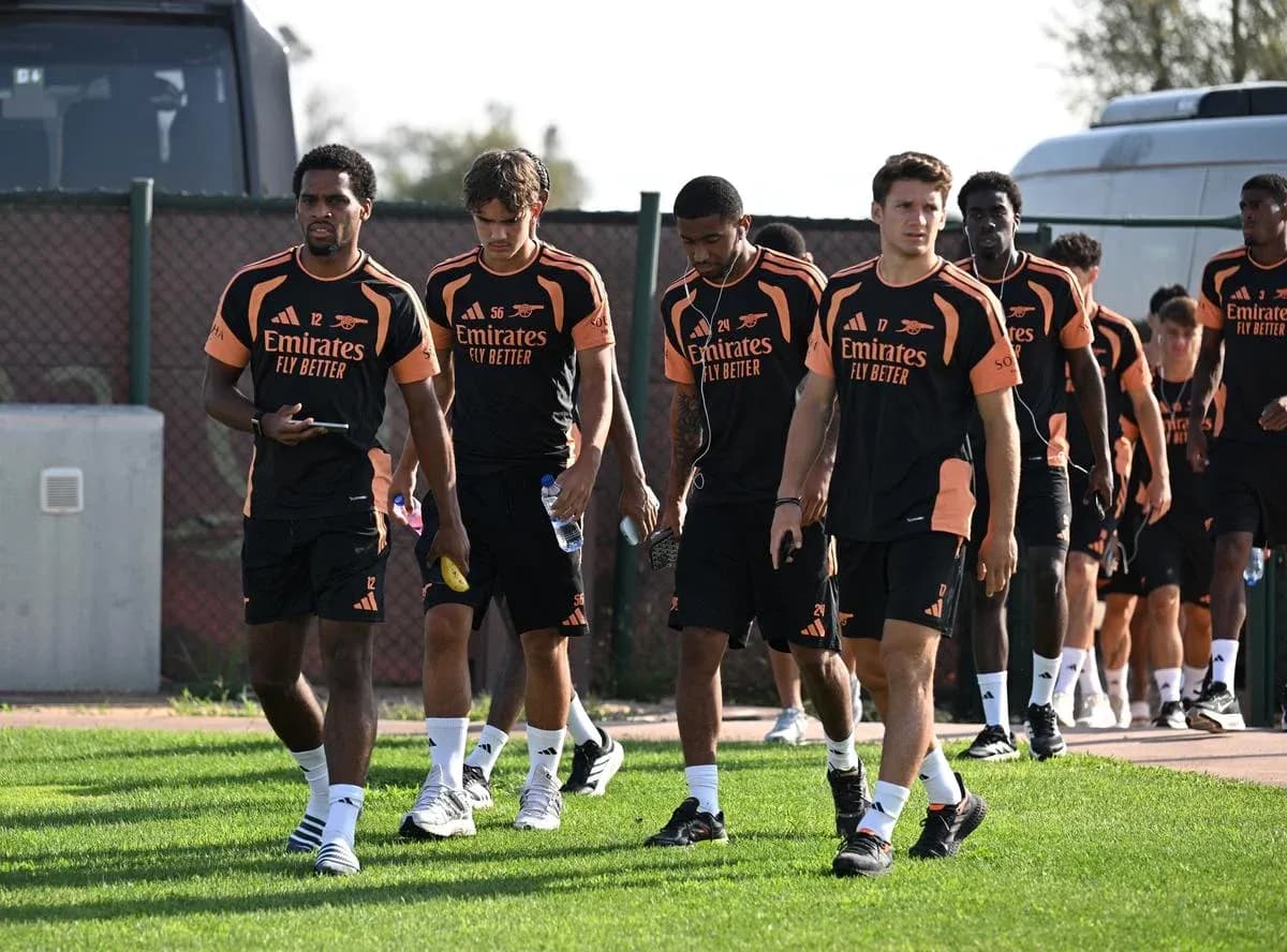 Arsenal players walking to training session on pitch