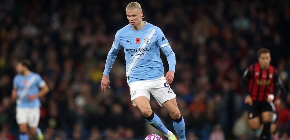 Erling Haaland dribbling during Bournemouth match